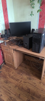 Elbląg Sprzedam sprawny, monitor, komputer. głośniki Logitech, klawiatura bezprzewodowa, myszka, biurko.