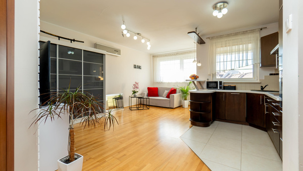 Elbląg &nbsp; TO MY SPRZEDAJEMYNIERUCHOMOŚCI W TYM MIEŚCIEBIURO NIERUCHOMOŚCIAMERICAN HOMEFOR SALE - 2 POKOJE - 3