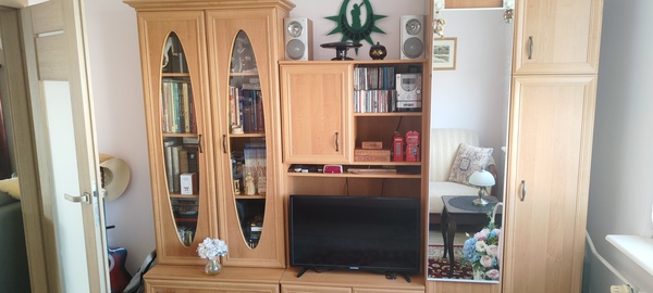 Elbląg Sprzedam meble w dobrym stanie. Odbiór osobisty. Biurko, komoda, dwie witryny, szafa,