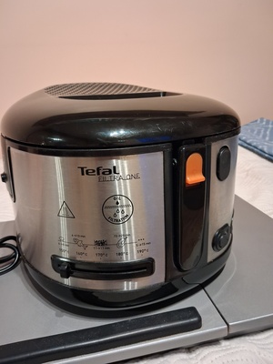 Elbląg Sprzedam  frytownicę firmy Tefal, użyta kilkukrotnie i odstawiona ze względu na stan  zdrowia. Oczywiście