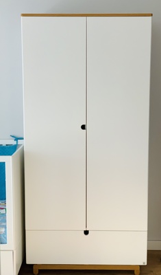 Elbląg Na sprzedaż komplet doskonałej jakości mebli dziecięcych Bellamy Nomi: łóżeczko z funkcją tapczanu i szafa