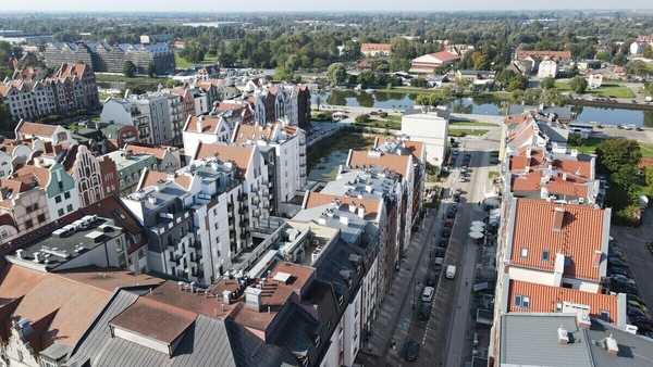 Elbląg AMERICAN HOMEBIURO NIERUCHOMOŚCITO MY SPRZEDAJEMYNIERUCHOMOŚCI W TYM MIEŚCIEFOR SALE - 4 POKOJE - RYBACKA