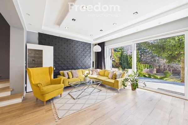 Elbląg FREEDOM NIERUCHOMOŚCISprzedam dom - Elbląg, Leopolda Staffa.&nbsp;Układ budynku:Budynek składa się z trzech