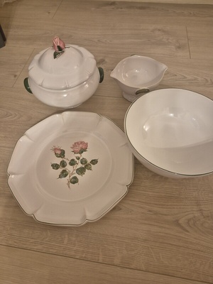 Elbląg Sprzedam komplet ekskluzywnej Francuskiej marki
Talerz wazę miska i naczynie. 
Stan bardzo dobry nieużywany