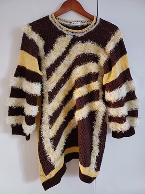 Elbląg Efektowny sweter rozmiar od 38 do 44,rękaw 3/4 stan idealny jak nowy, przedłużane boki