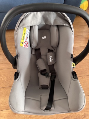 Elbląg Sprzedam fotelik z bazą Joie i-Snug 2 z bazą i-Base Advance 0-13 kg i wkładką niemowlęcą.