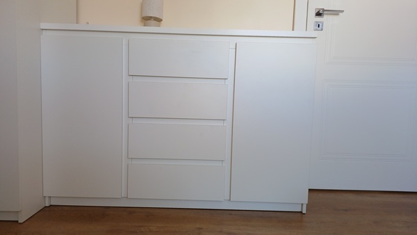 Elbląg Sprzedam białą komodę FRIBO typ FRIK03 komoda 2D4S Meble Wójcik
Wymiary:
- szerokość: 135,4 cm
- wysokość: 92,9