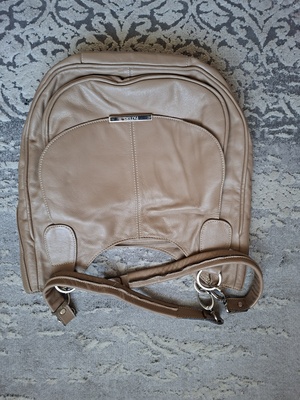 Elbląg Sprzedam torebki w bardzo dobrym stanie
- cena  od 30 pnl do 100 pln. 
Cena zależy od wyboru torebki. Do