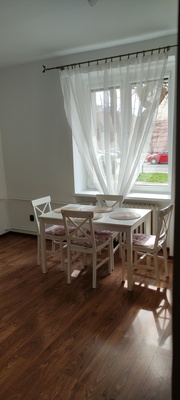 Elbląg Wynajmę mieszkanie, kawalerkę w centrum miasta Elbląga, na parterze, przy ul Giermków. Koszty najmu to