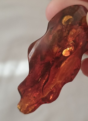 Elbląg Sprzedam piękną bursztynową broszkę idealna do codziennego noszenia lub na prezent. Cena do małej negocjacji