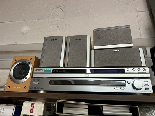 Elbląg Witam sprzedam kino domowe firmy Sony  w zestawie jest  amplituner DVD 5 szt głośników i sobofer sprzęt mało
