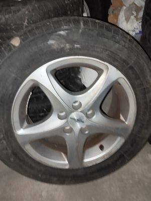 Elbląg Alufelgi 15 5x100 całe kola
Toyota Prius i inne 
Proste nie naprawiane cena za komplet 
400 zl. 
Opony na jeden