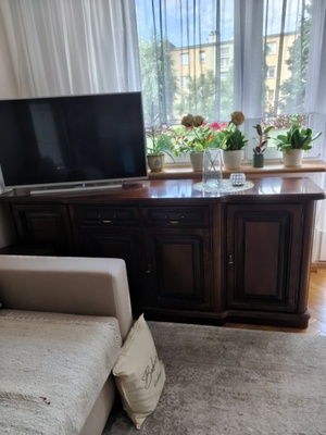 Elbląg Sprzedam tanio używaną komodę aron swarzędz w kolorze orzech antyczny wym.200 cm dł, 50 cm gł.83 cm wys, Cena