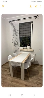 Elbląg Sprzedam stół z krzesłami. Długość 120cm, szerokość 60cm, wysokość 87cm. stan bardzo dobry. Cena 350 zł. bez