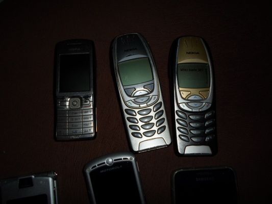 Elbląg NOKIA, MOTOROLA-KLASYKI 
Nokia 3310 bez simlocka, klasyk, ladowarka cena 50 pln
Nokia 6310 i klasyk zadbany,