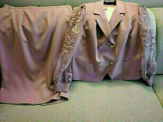 Elbląg Pilnie sprzedam kostium koloru fuksja, spódnica na podszewce, szyta na zamówienie, rozmiar 44..
Do tego są