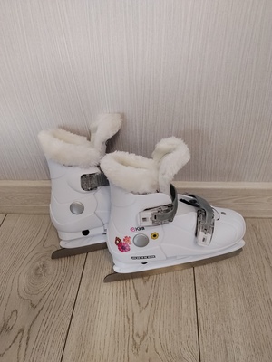 Elbląg SPRZEDAM ŁYŻWY DLA DZIEWCZYNKI ROZMIAR 29-32 W BARDZO DOBRYM STANIE NIE ZNISZCZONE. ODBIÓR OSOBISTY NIE WYSYŁAM.