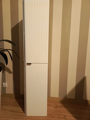Elbląg Sprzedam szafkę z umywalką i szafkę wiszącą do łazienki białe, nowe kupione w Castoramie, za 500zl.