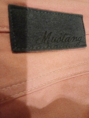 Elbląg Spodnie MUSTANG rozmiar 38,na wiosnę, cieńszy materiał, ładny brzoskwiniowy kolor, stan idealny