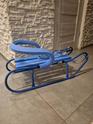 Elbląg Oddam sanki. 
Normalne ślady użytkowania.