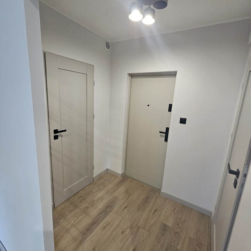 Elbląg 2-pokojowe mieszkanie po remoncie przy Parku Modrzewia! Duży balkon Pierwsze piętro Blok z lat 90 Cena: 337 000