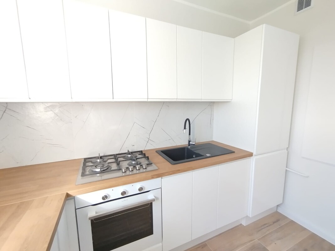 Elbląg Sprzedam 2 pokojowe mieszkanie po generalnym remoncie na 9-tym piętrze. Mieszkanie gotowe do