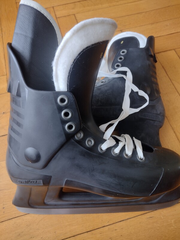 Elbląg Łyżwy hokejowe f-my SALVO nowe. 
 rozm. 8 kolor czarne. 
Stan nowe nie używane. 
Sprzedam lub zamienię na coś.