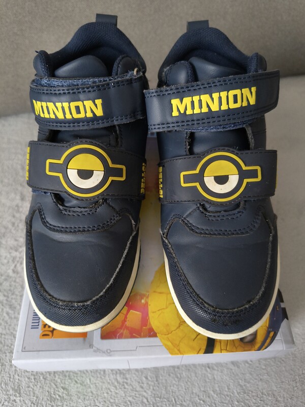 Elbląg Sprzedam używane buty sportowe Cool Club Minionkii w rozmiarze 30,długość wkładki wewnątrz 19 cm. Buty są w