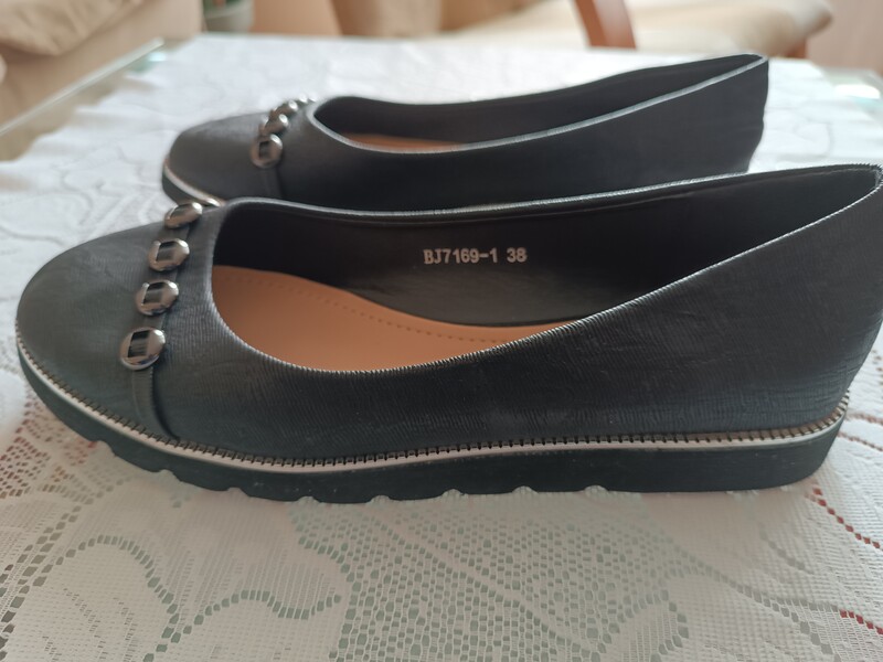 Elbląg Sprzedam nowe baleriny w rozmiarze 38 w kolorze czarnym na płaskiej platformie. Długość wkładki 24 cm. Cena 29