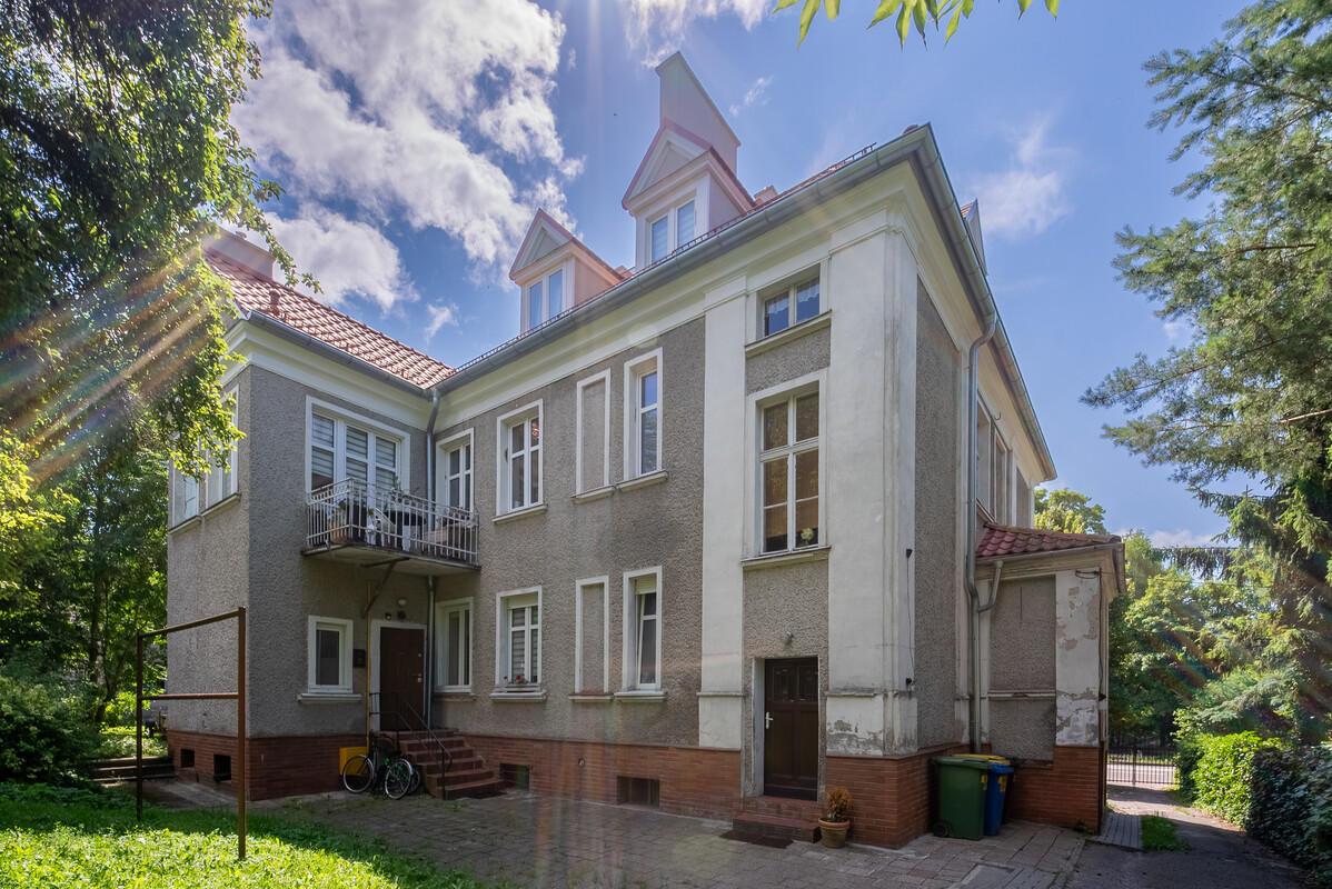 Elbląg Mieszkanie w kamienicy z ogródkiem na sprzedaż – 2 pokoje | Elbląg, ul. Gen. Józefa Bema 65Na sprzedaż