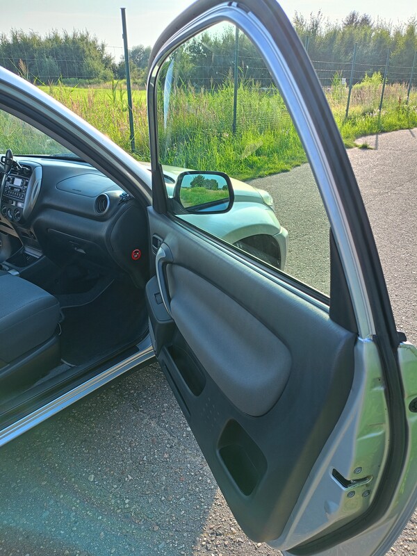 Elbląg Sprzedam Toyotę RAV4 2004r 1.8 Benz. 125Km przebieg 166700 z klimatyzacją.