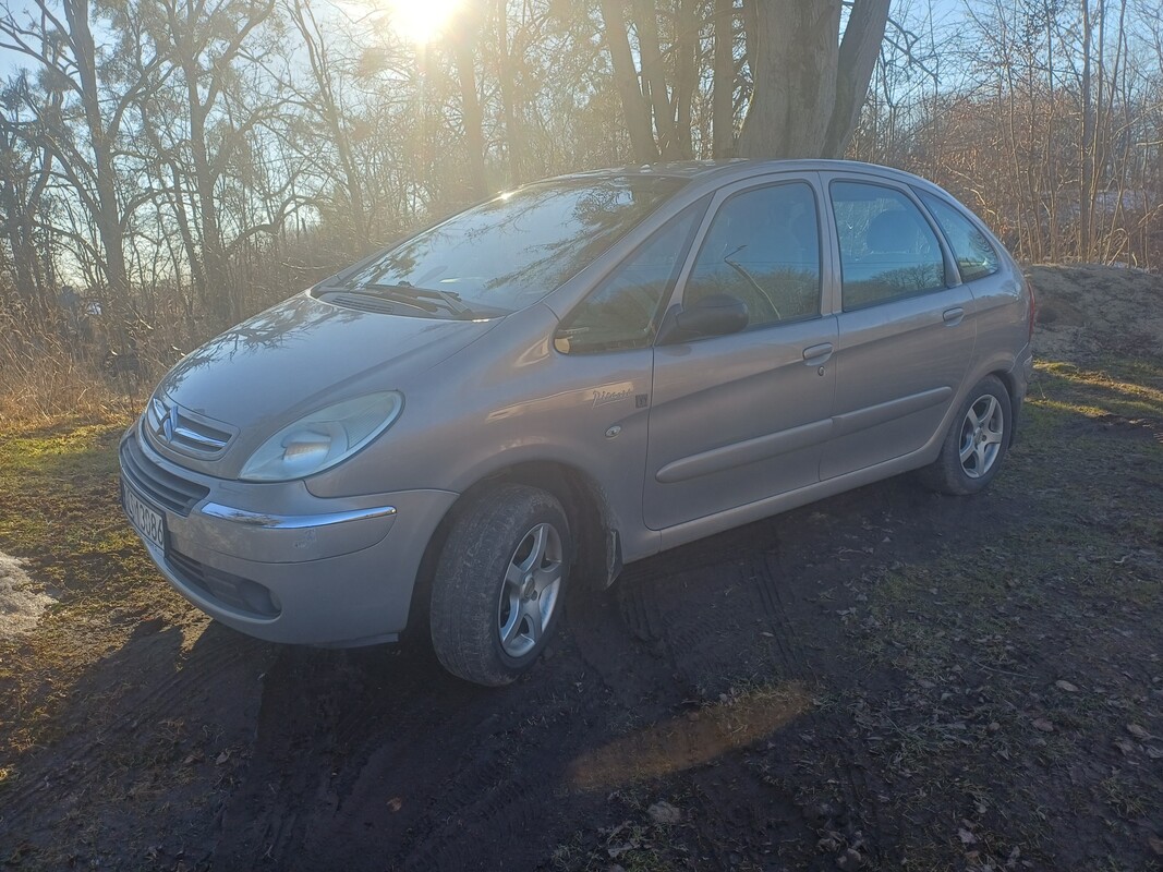 Elbląg Sprzedam wiernego towarzysza Stan:
silnik chodzi jak zegarek, testowane na polskich drogach, więc przeszło