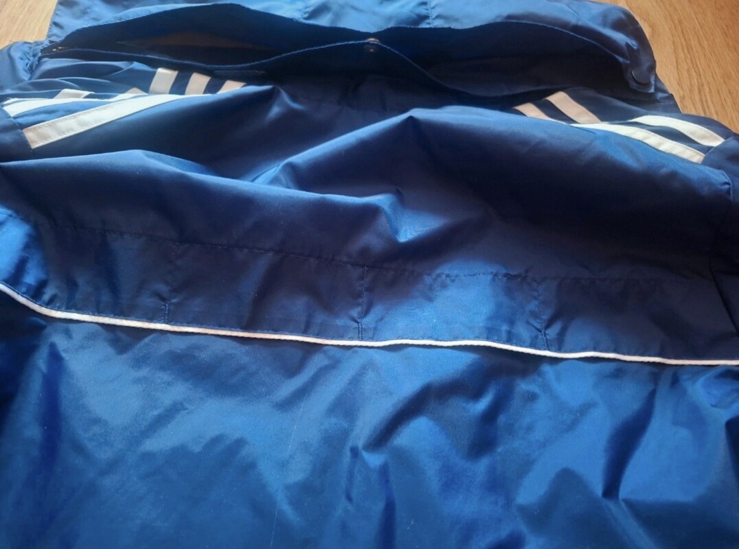 Elbląg Sprzedam kurtkę wiatrówkę 152/158 cm adidas, po moim synu. 
Stan bdb-, syn powycinał długie metki. Zwykłe ślady