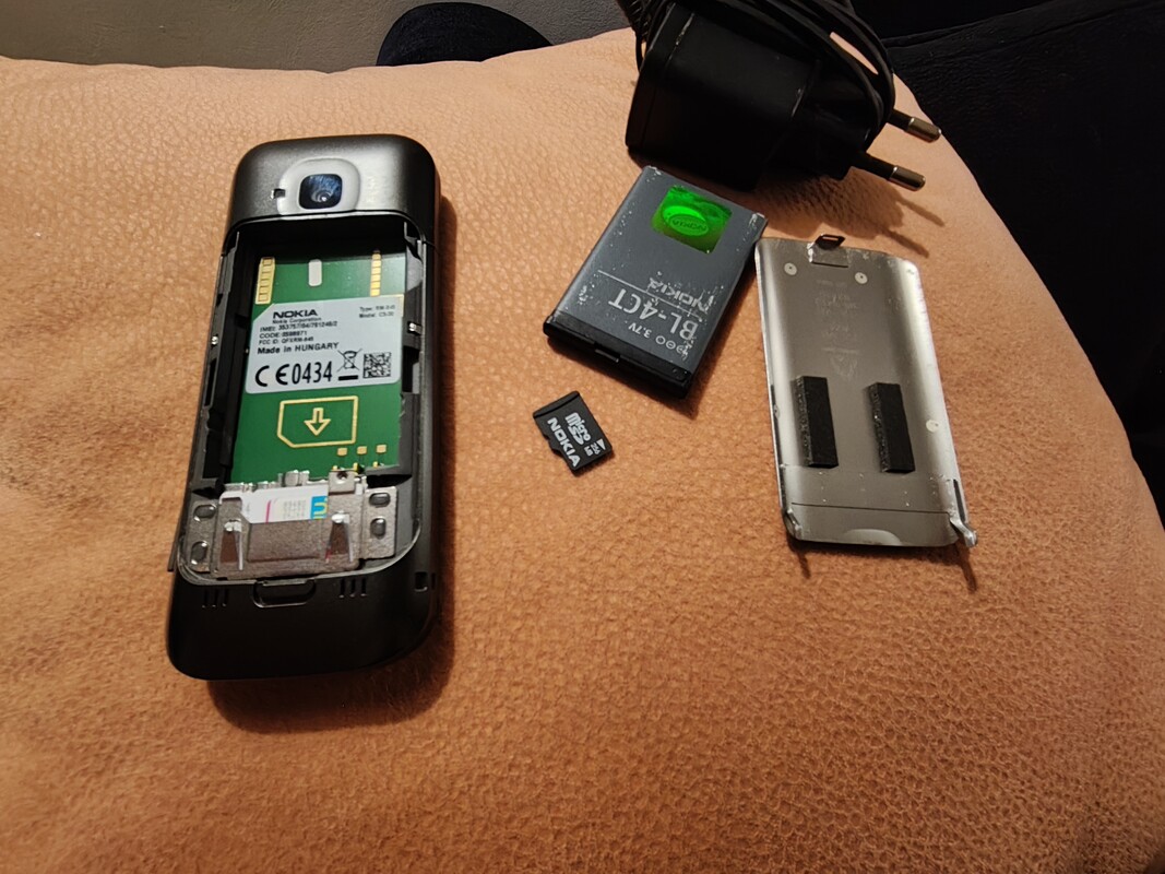 Elbląg Sprzedam zadbany, w pełni sprawny telefon Nokia c5-00
W zestawie z oryginalną baterią kartą pamięci 256 MB