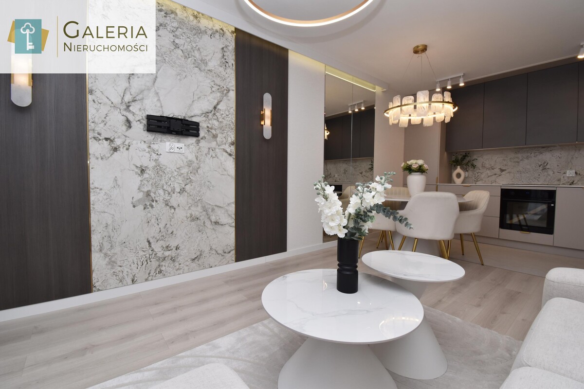 Elbląg GALERIA NIERUCHOMOŚCIZ pasji i miłości do nieruchomościNa sprzedaż: 3 pokoje pełne stylu – gotowe do