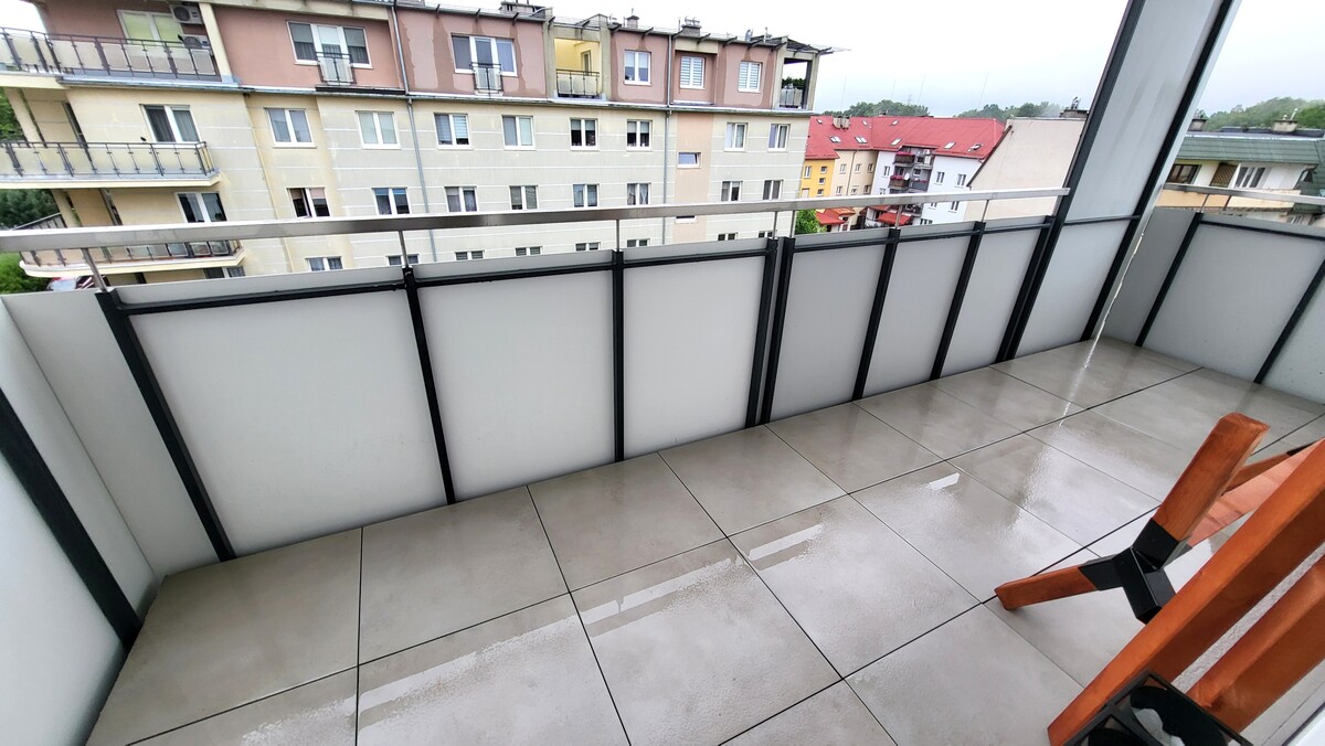 Elbląg KWADRAT NIERUCHOMOŚCI3 pokojebudynek z 2020 r. III piętro - windaduży balkonmedia z miastagaraż podziemny