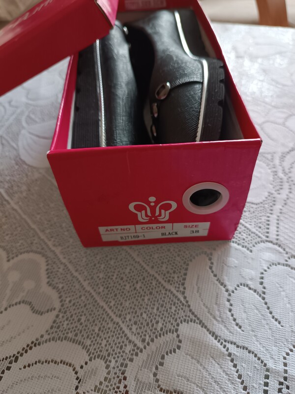 Elbląg Sprzedam nowe baleriny w rozmiarze 38 w kolorze czarnym na płaskiej platformie. Długość wkładki 24 cm.