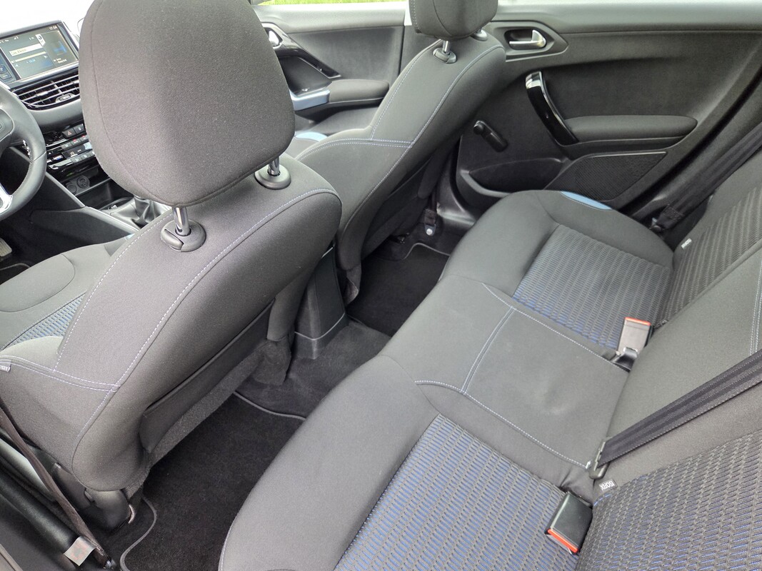 Elbląg Oferuję do sprzedaży zadbany egzemplarz Peugeot 208 w wersji Allure z chwalonym silnikiem benzynowym 1.4 VTI 95