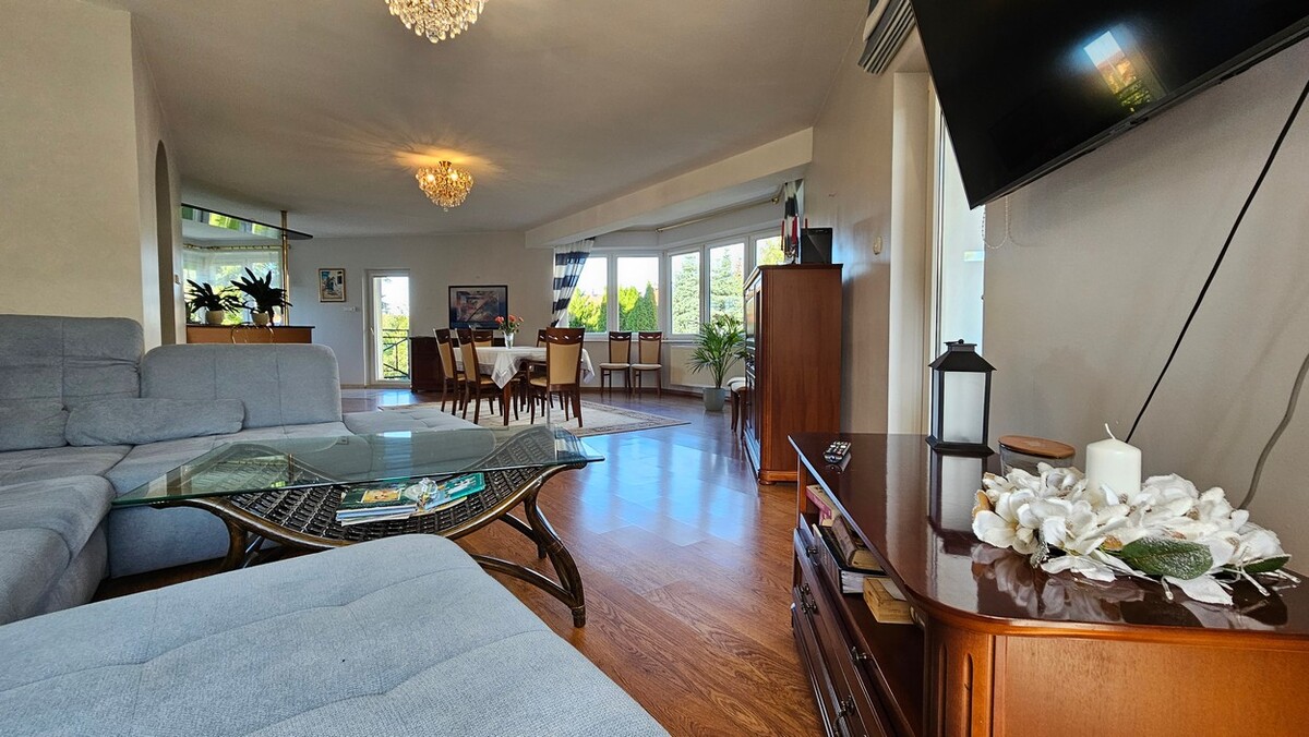 Elbląg BIURO NIERUCHOMOŚCISZULC& SZULCPowierzchnia domu: 320 m2Powierzchnia działki: 472 m2Dom w Elblągu przy ul.