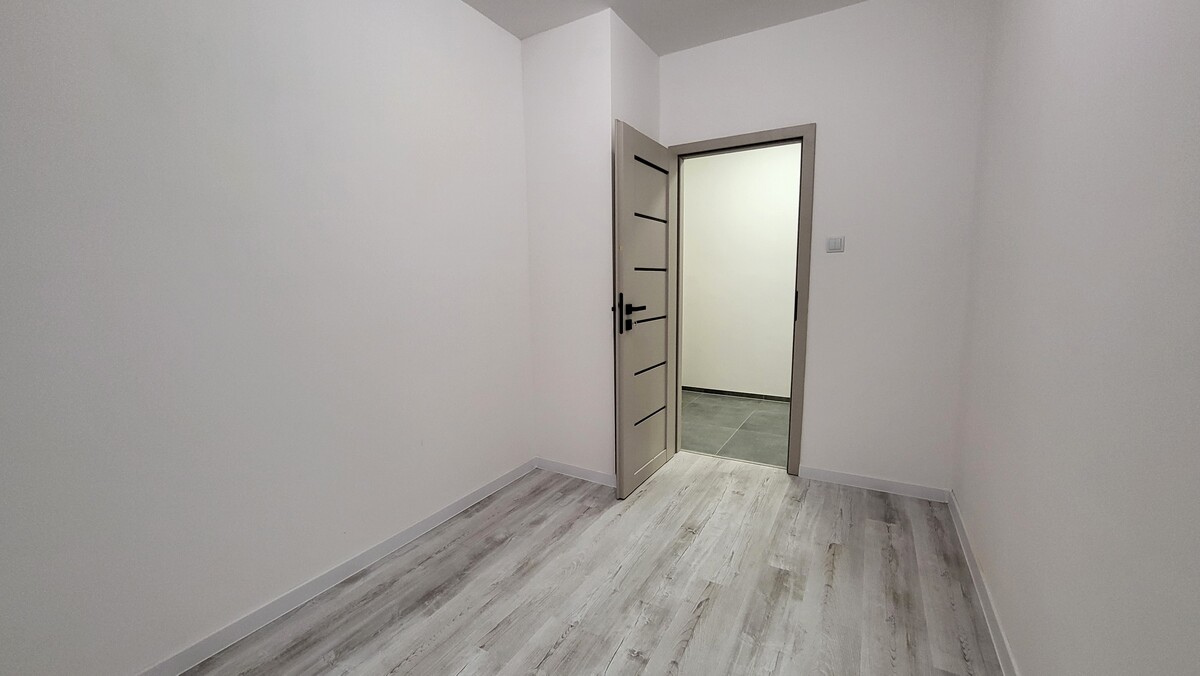 Elbląg KWADRAT NIERUCHOMOŚCI3 pokojeparterbalkonpo generalnym remoncieblok - media z miasta