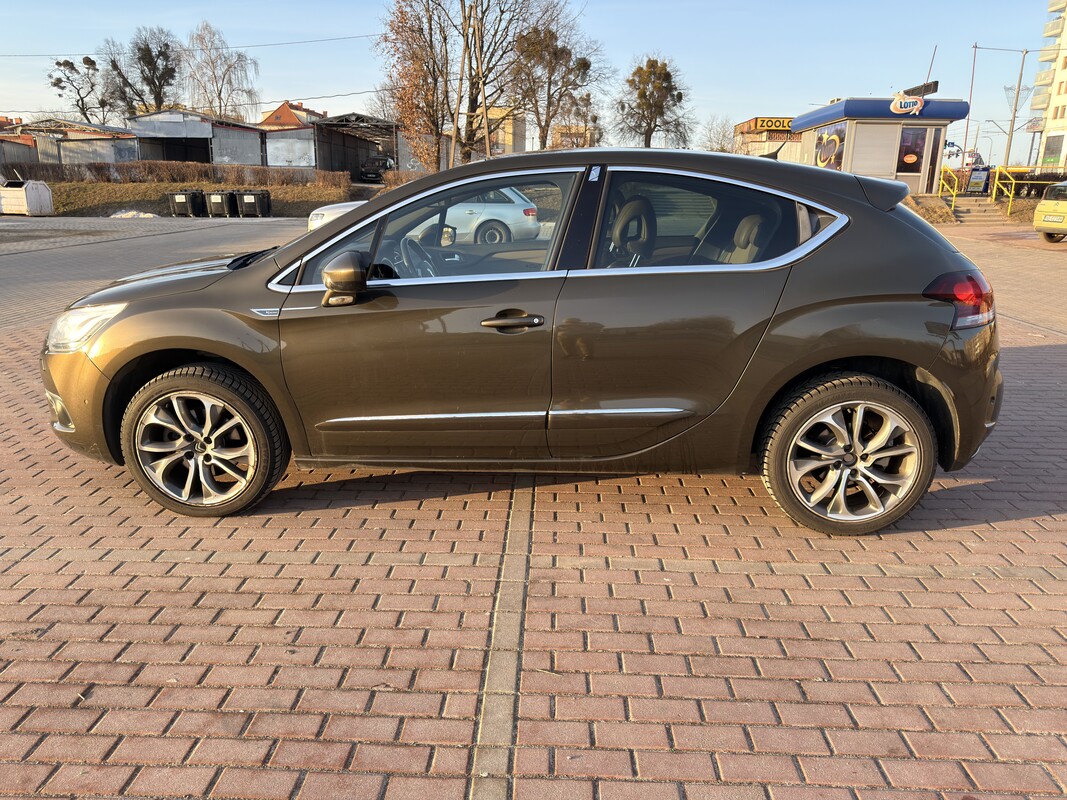 Elbląg Witam, Na sprzedaż mam samochód Citroen DS4 z 2011r. (data pierwszej rejestracji 2012), SoChic w wersji