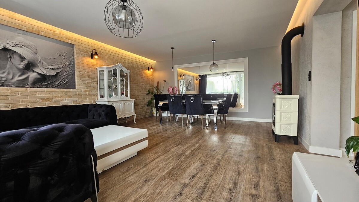 Elbląg BIURO NIERUCHOMOŚCISZULC& SZULCDom - Jantar ul. GdańskaPowierzchnia domu: 200 m2Powierzchnia działki: 800