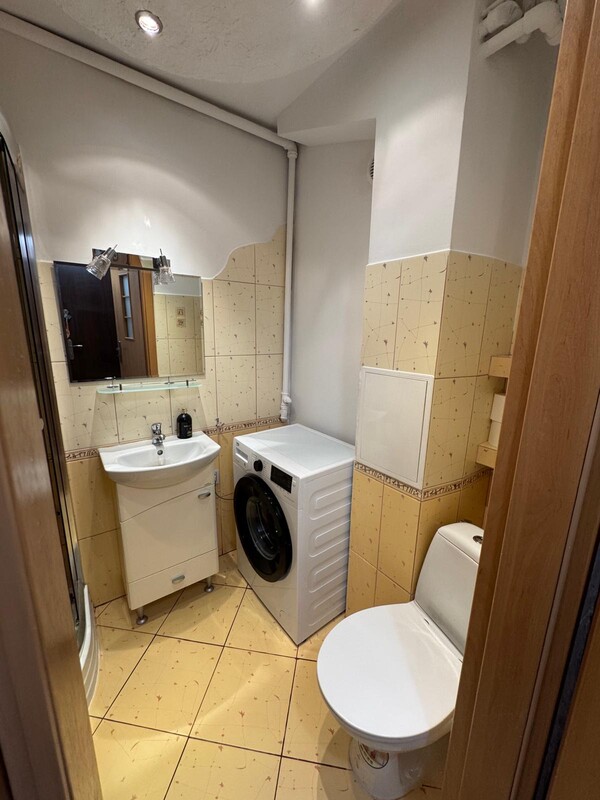 Elbląg Oferuję wynajem 2 pokoje plus balkon - jasne cieplutkie mieszkanie o powierzchni 34 m².
W Elblągu przy ul.