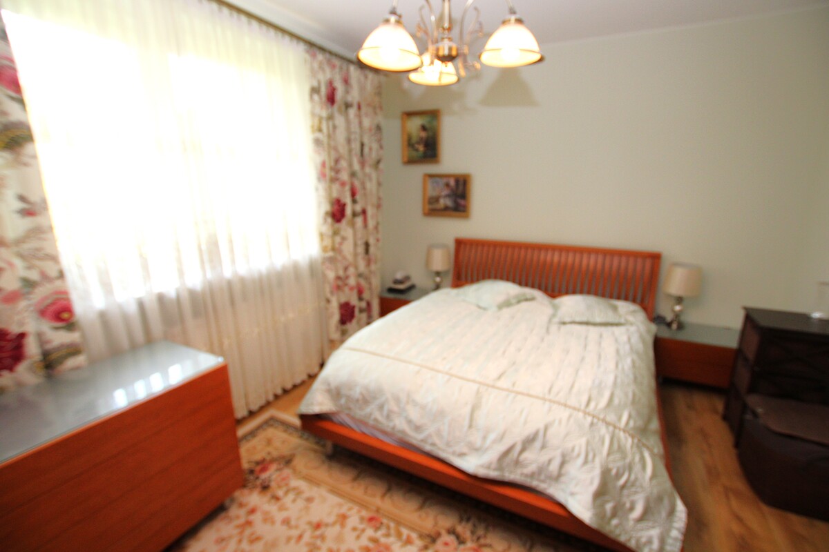 Elbląg NIERUCHOMOŚCI ANNA KRASZEWSKA Inwestycja w komfort i jakość: solidny wolnostojący dom z dużym garażem