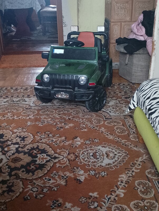 Elbląg Sprzedam autko widoczne na zdjęciach w dobrym stanie jest do autka ładowarka używane sporadycznie przez jedno