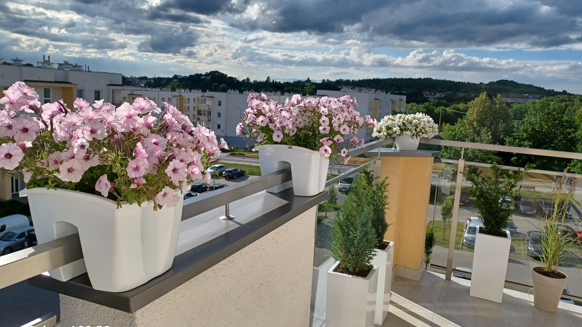 Elbląg * * * ABC NIERUCHOMOŚCI * * *POLECAMY !! PRZESTRONNY APARTAMENT Z 2 TARASAMI !!4 pokoje o