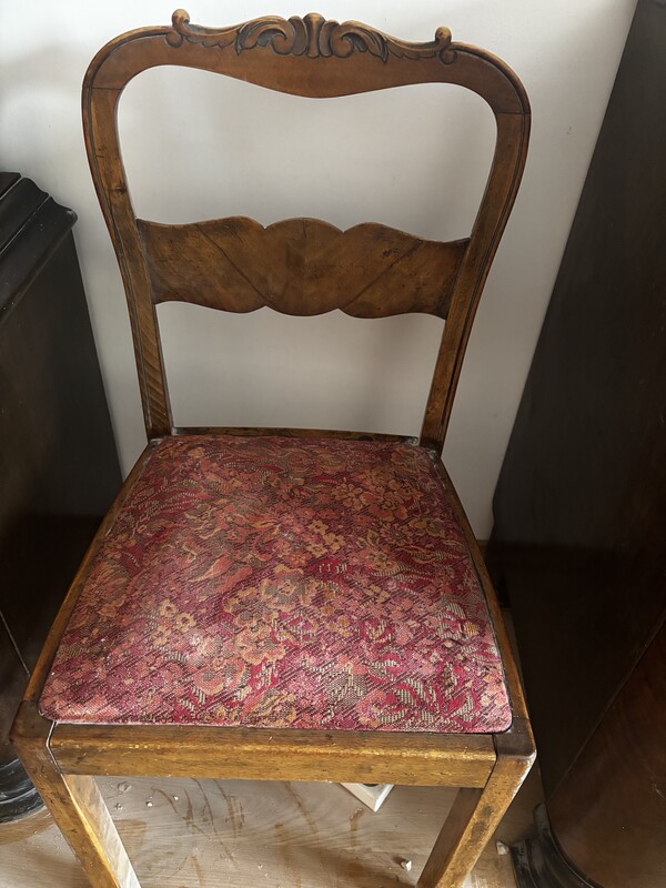 Elbląg Sprzedam serwantka, kredens, stół, dwa krzesła, żyrandol antyki. Wymaga wyceny.