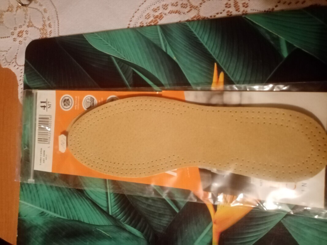 Elbląg Sprzedam. 
Japonki używane kilka razy ((rozmiar 38 lub 39)
Pantofle założone tylko raz (rozmiar 40). 
Klapki