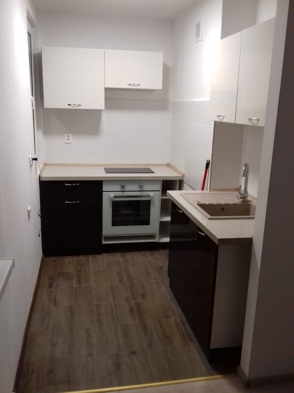 Elbląg Wynajmę kawalerkę w pełni wyposażoną na ul. Lubranieckiej. Wynajem 1350 plus opłaty 500 zł.