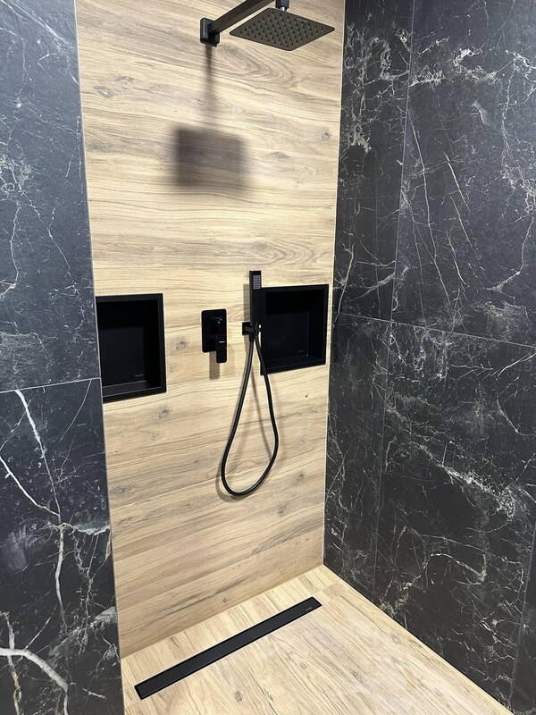 Elbląg Z okazji Świąt Bożego Narodzenia życzymy spokoju, radości i rodzinnego ciepła. Niech Nowy Rok 2026 przyniesie